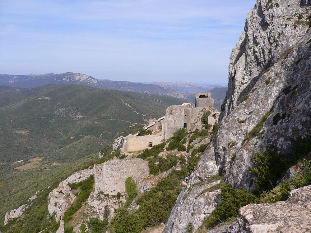 Châteaux de Quéribus & Peyrepertuse + village de Cucugnan.jpg