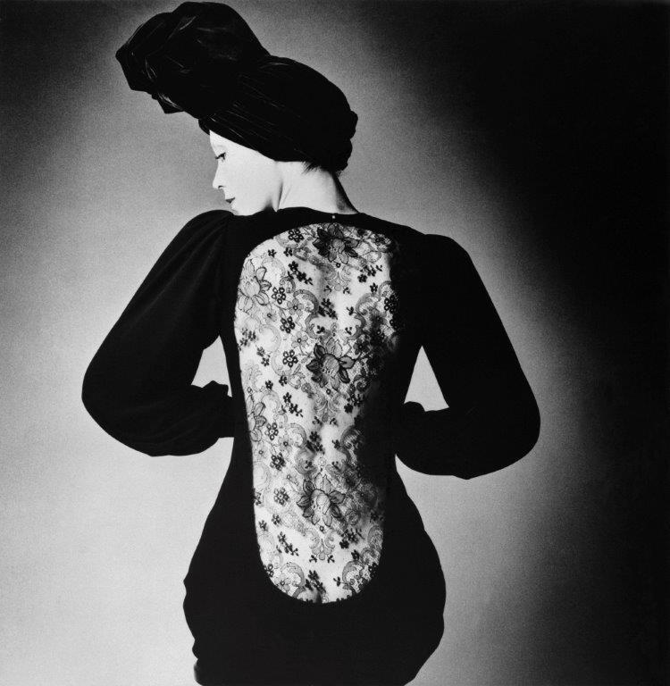 64788e3772e7e5cd75d73f77Expo YSL modèle HC70H117_Photo Jeanloup Sieff.jpg