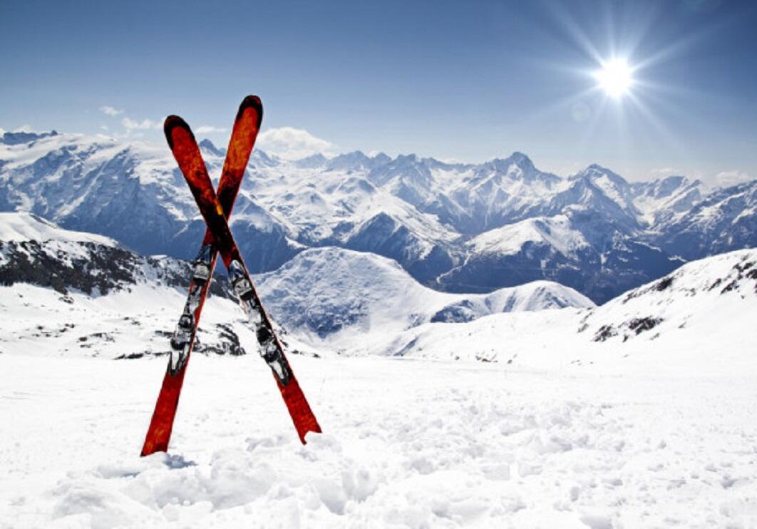depositphotos_9077647-stock-photo-pair-of-cross-skis.jpg