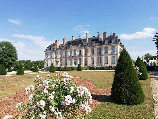 chateau-de-la-motte-tilly.jpg