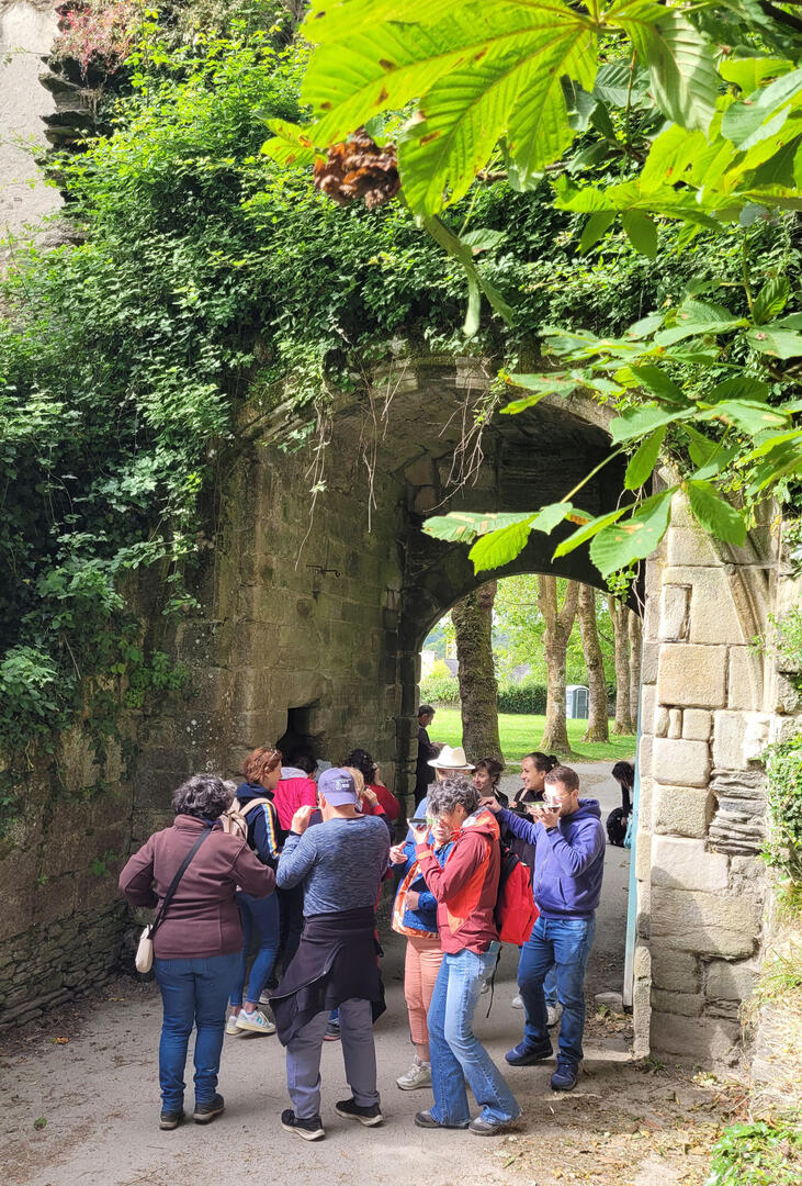 La_Vadrouille_Sensationnelle_visite_Rochefort-en-Terre.jpg