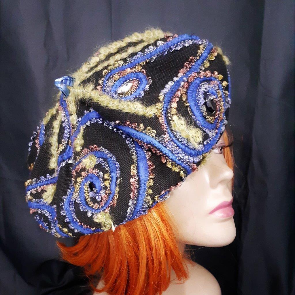 6225e7c572e7e5f75e81c4eaAtelier Beret par Peggy Charles pour la Cité de la dentelle et de la mode de Calais.jpg