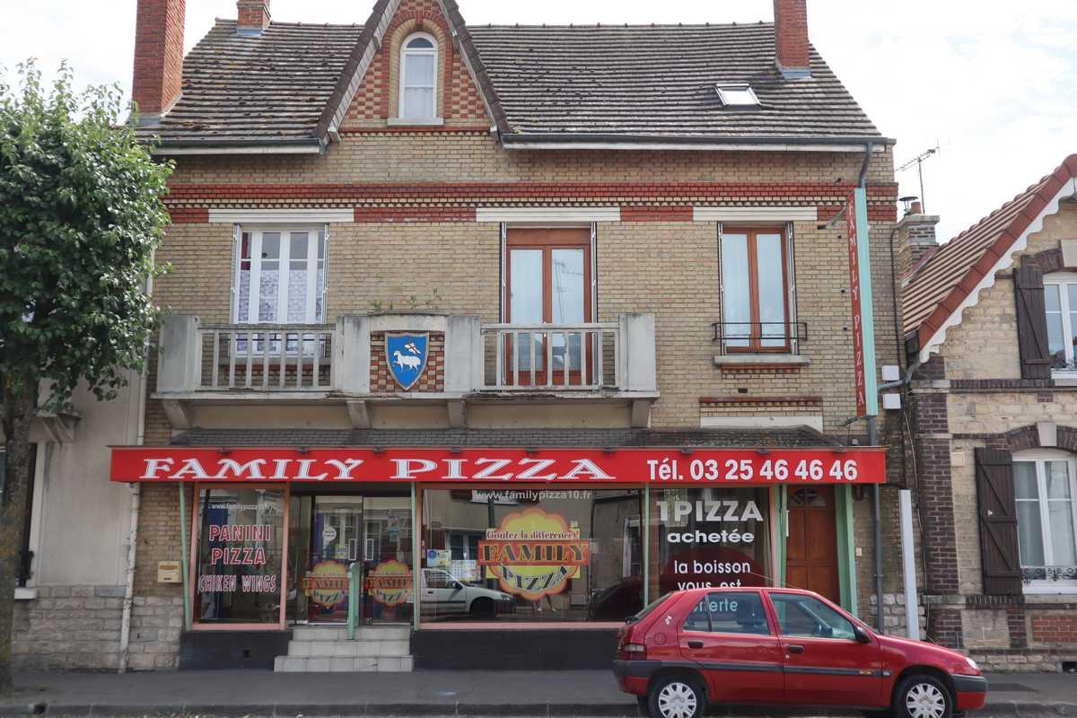 Family pizza.JPG