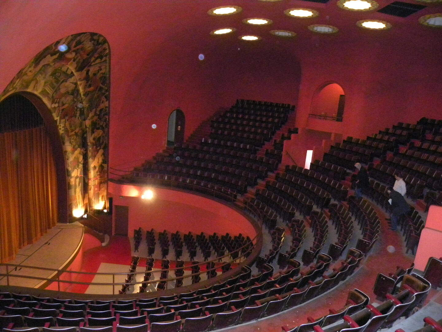 Théâtre de la Bourse du Travail Photo Office de Tourisme Calais Cote d'Opale.jpg