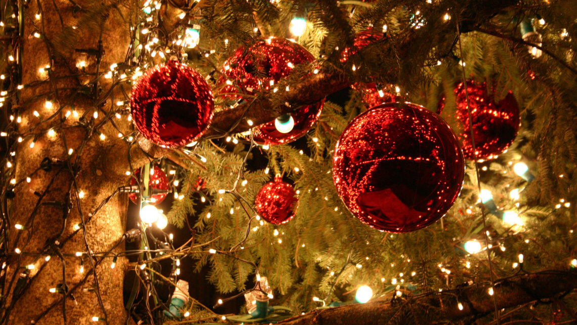 Christmas-glitter-1140x642.jpg