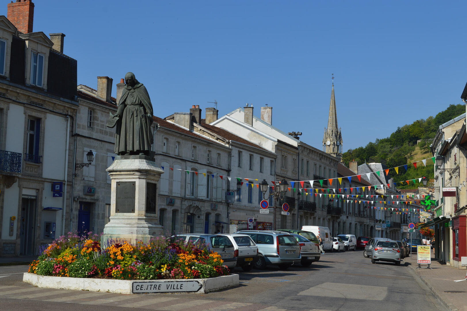 6-Statue-de-Jean-de-Joinville.jpg