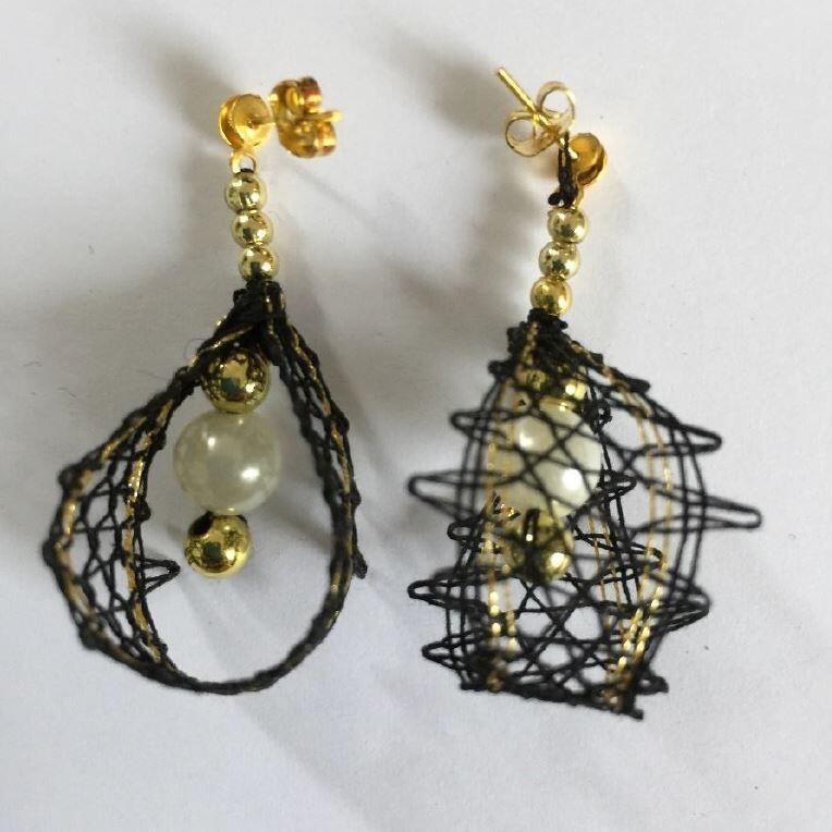 6204f5ae72e7e5e71233f0b5Boucles d oreilles en dentelle.JPG