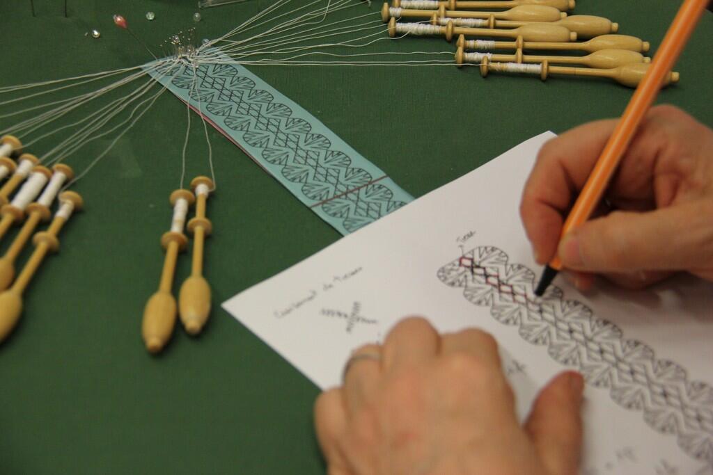 atelier_dentelle_main_fuseaux.jpg