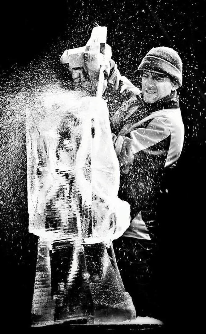 Samuel GIRAULT sculpteur sur glace.jpg