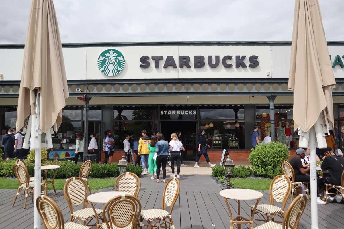 façade starbucks.JPG