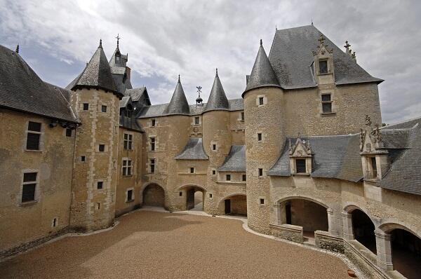 Vue générale cour intérieure crédit Léonard de Serres CMN.jpg