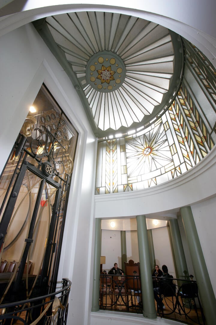 Hôtel de Ville Béthune maître-verrier - Copyright Michel Guilbert.jpg