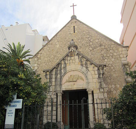 450px-Temple_Antibes.jpg