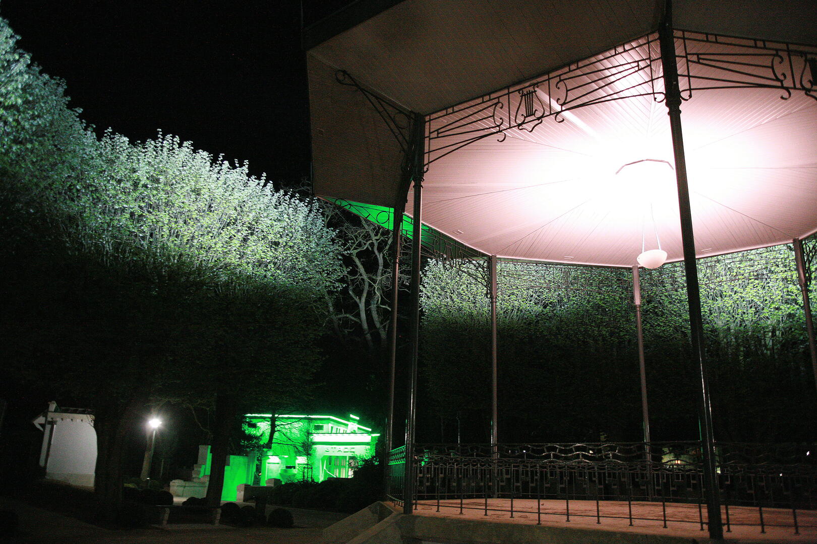 Stade-Parc by night - Copyright office de tourisme Béthune-Bruay.jpg