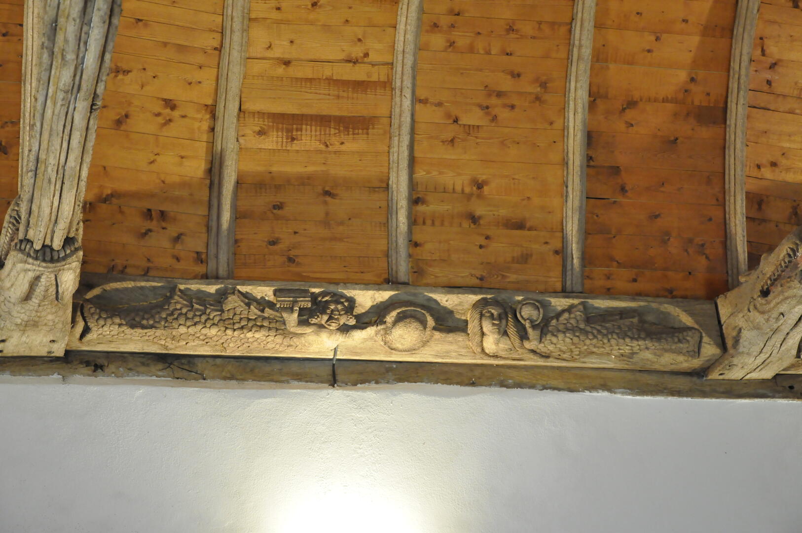 VG sablières sculptées - Kerlenat et église - Locmalo ©OTPRM (54).JPG