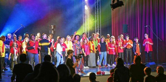 la-troupe-batisseurs-d-esperance-chantera-pour-la-paix-le_5853430_676x337p.jpg