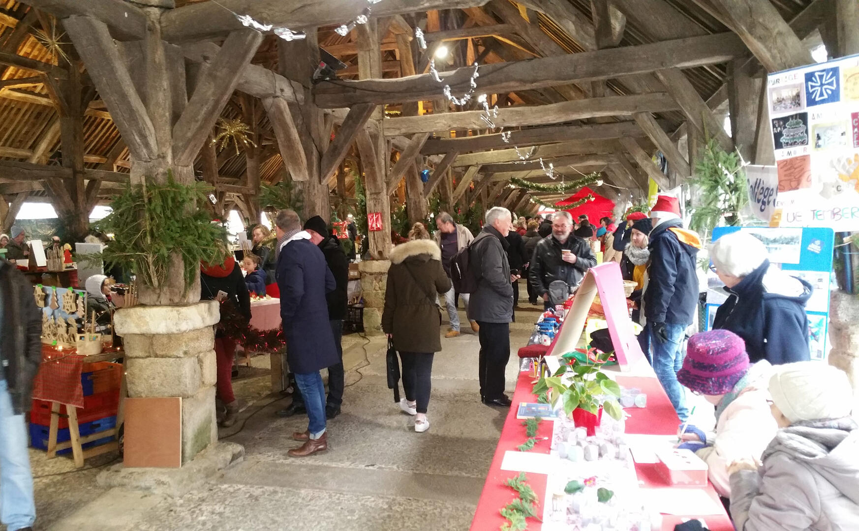 Marché-de-Noël-Halles-Questembert.jpg
