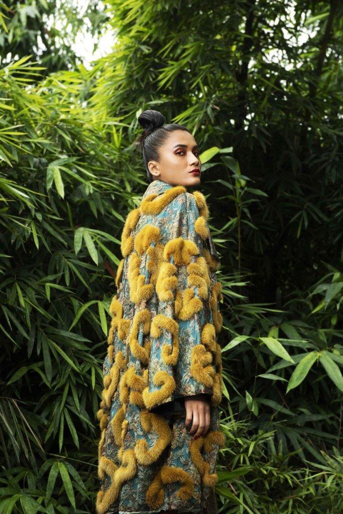 62821cce72e7e59021c4d365Manteau en soie et dentelle, Lecoanet Hemant coll haute couture AH 1996, photo Dhruv Kakoti.jpg