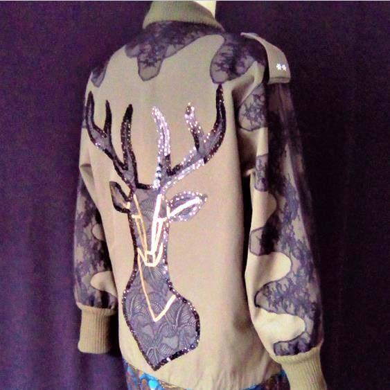 5c65777c72e7e50e4ed09fadmusée_Cité-dentelle-mode-Calais_Atelier-création-customisation_veste-militaire_Peggy-la-styliste_.jpg