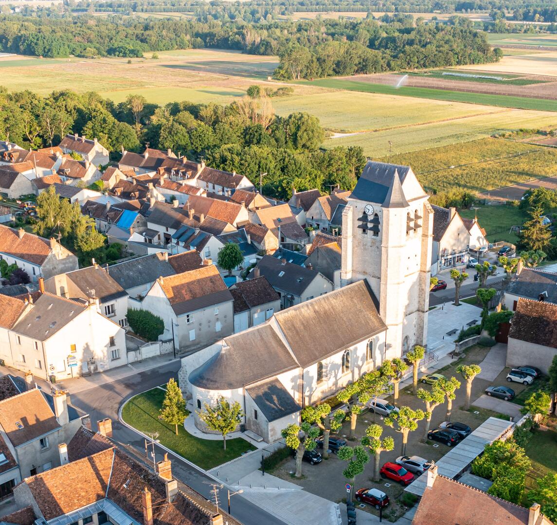 Montlivault - photo église 2021.jpg