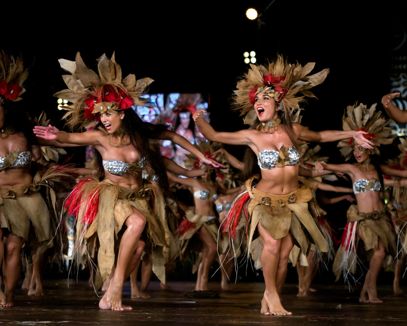 P2_04_TAHITI_Pauline Sillinger + Laura Delachaussee © Dimitri Heiva 2017.jpg