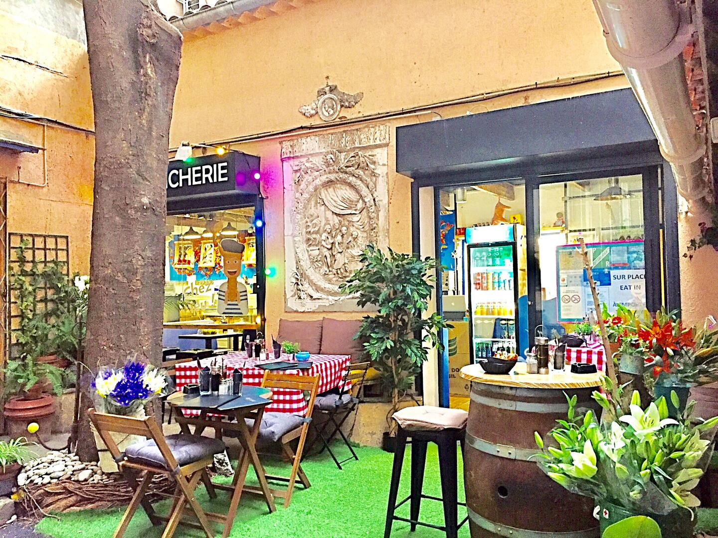 TERRASSE CHEZ FIEU.JPG