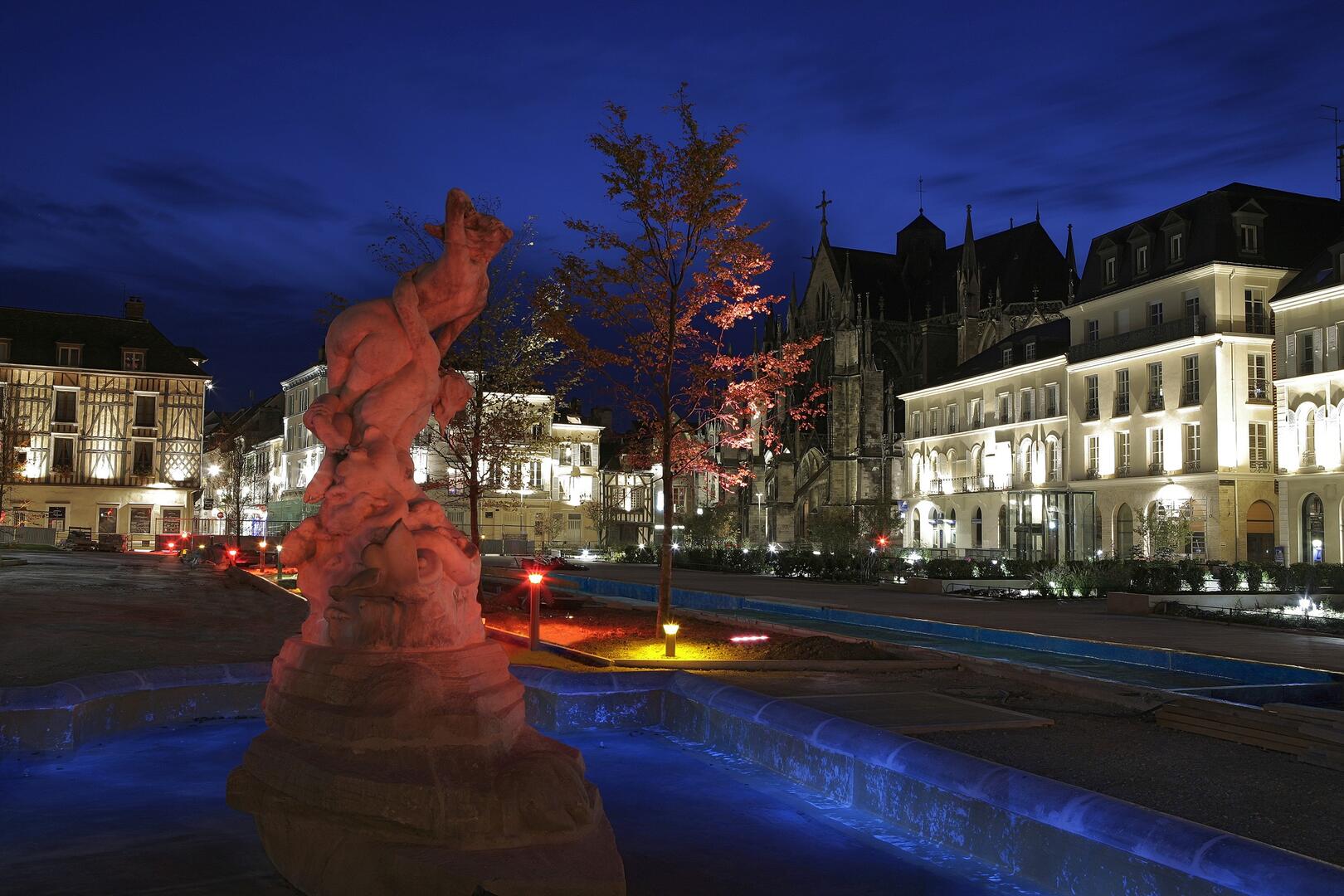Place Libération D le Nevé OT Troyes.jpg
