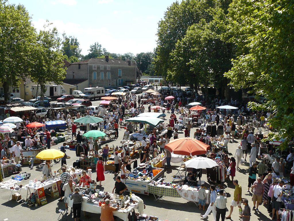 VIDE GRENIER DES ARÈNES