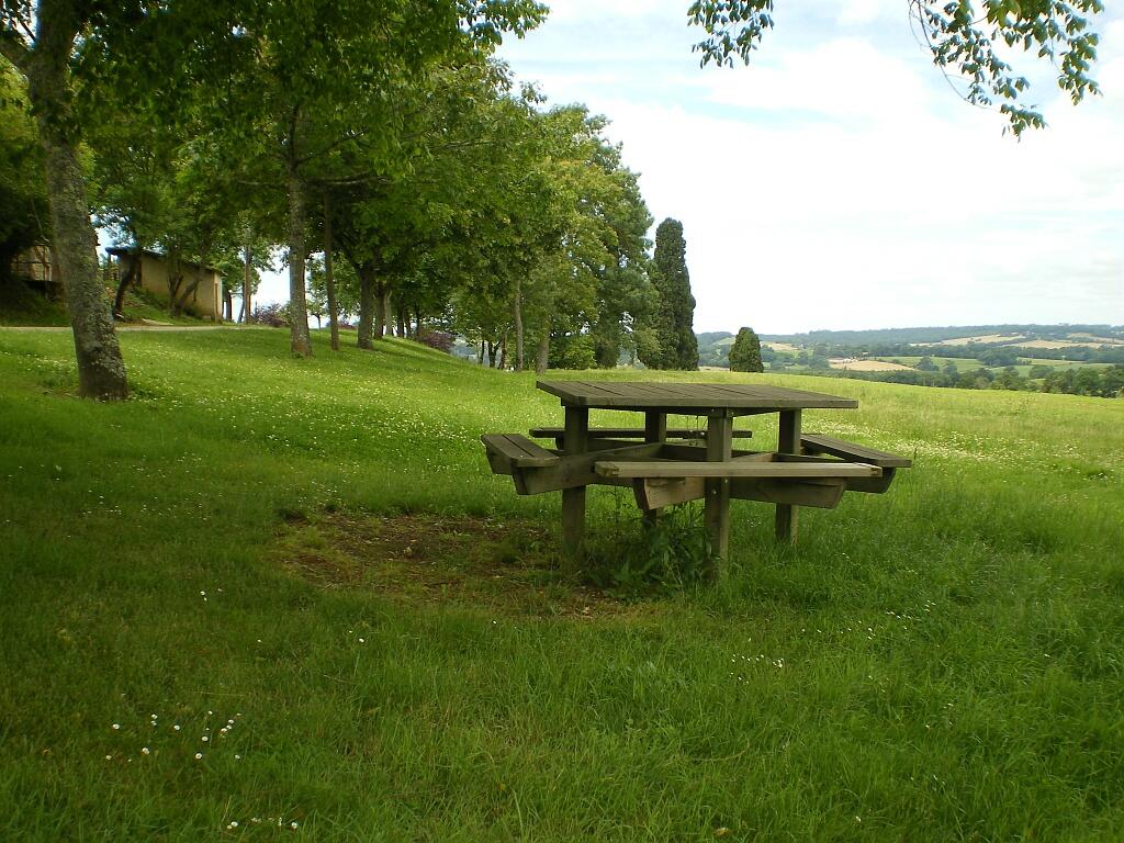 AIRE DE PIQUE-NIQUE DU CHEMIN DE RONDE