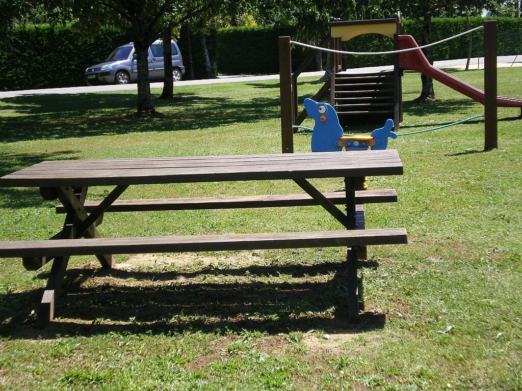 AIRE DE PIQUE-NIQUE