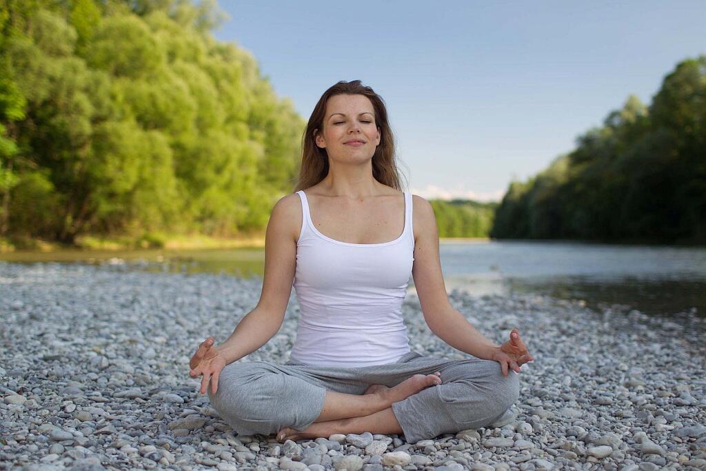 séance de yoga à la villa