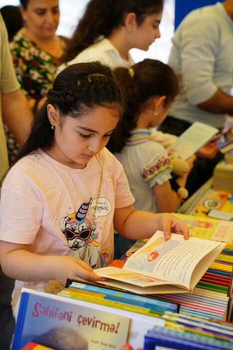 Salon livres enfants - pexels-tahir-x-lf-2153788153-33719370