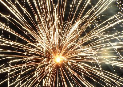 feu-d-artifice-Saint-Nicolas-des-Eaux Pluméliau-Bieuzy Vallée du Blavet