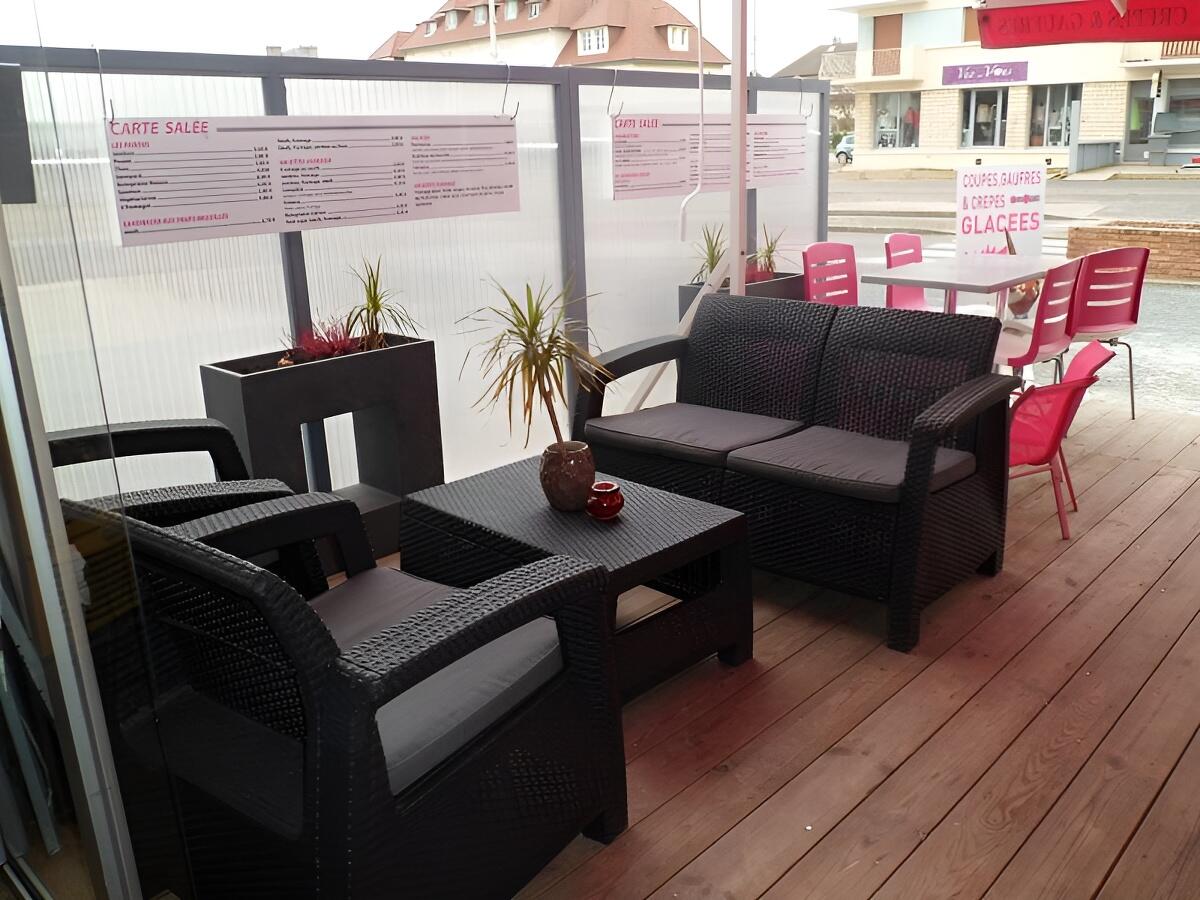 Terrasse ombragée Le beau soleil- Merville-Franceville-Plage