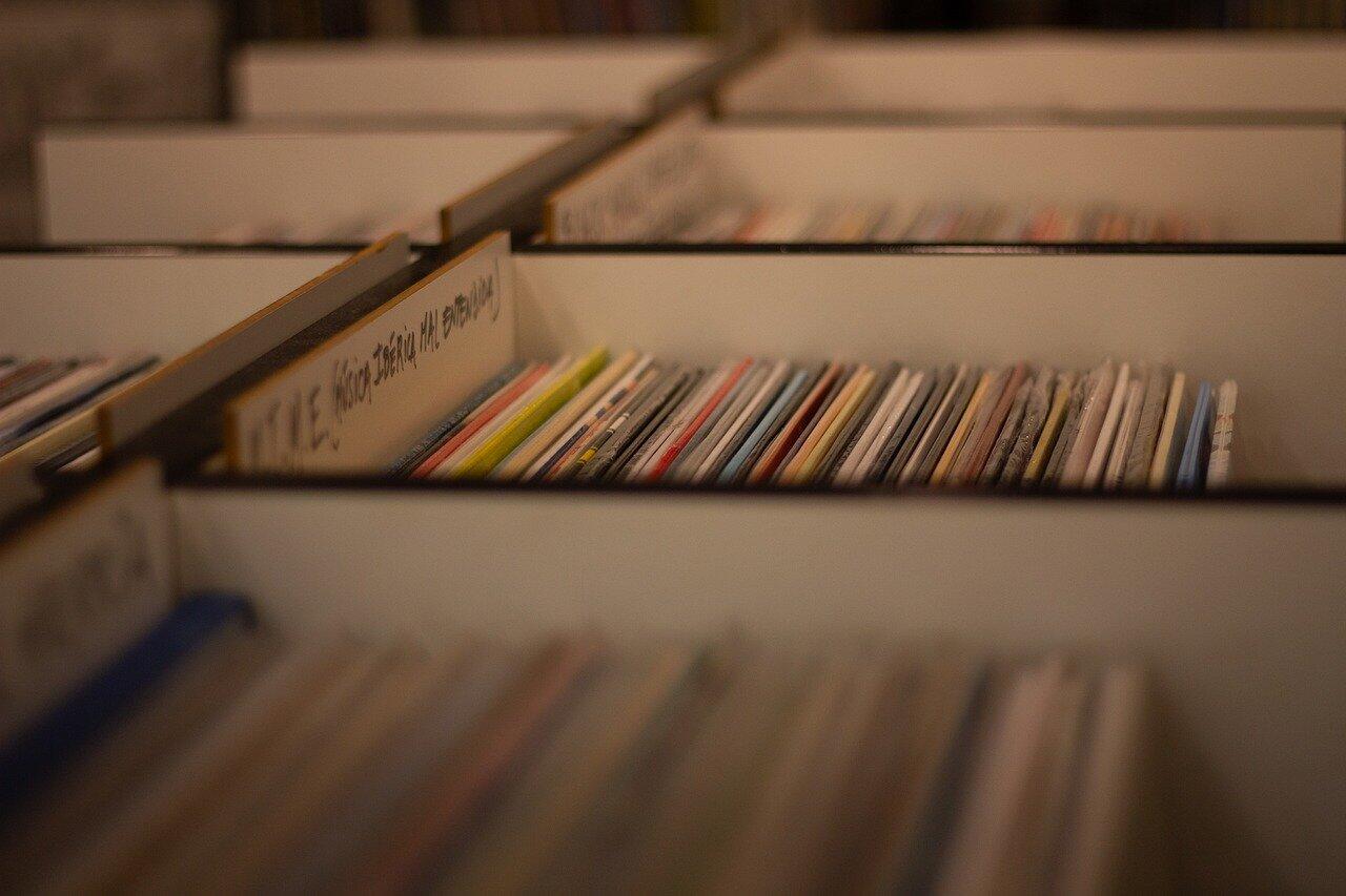 record-shop-9180482_1280