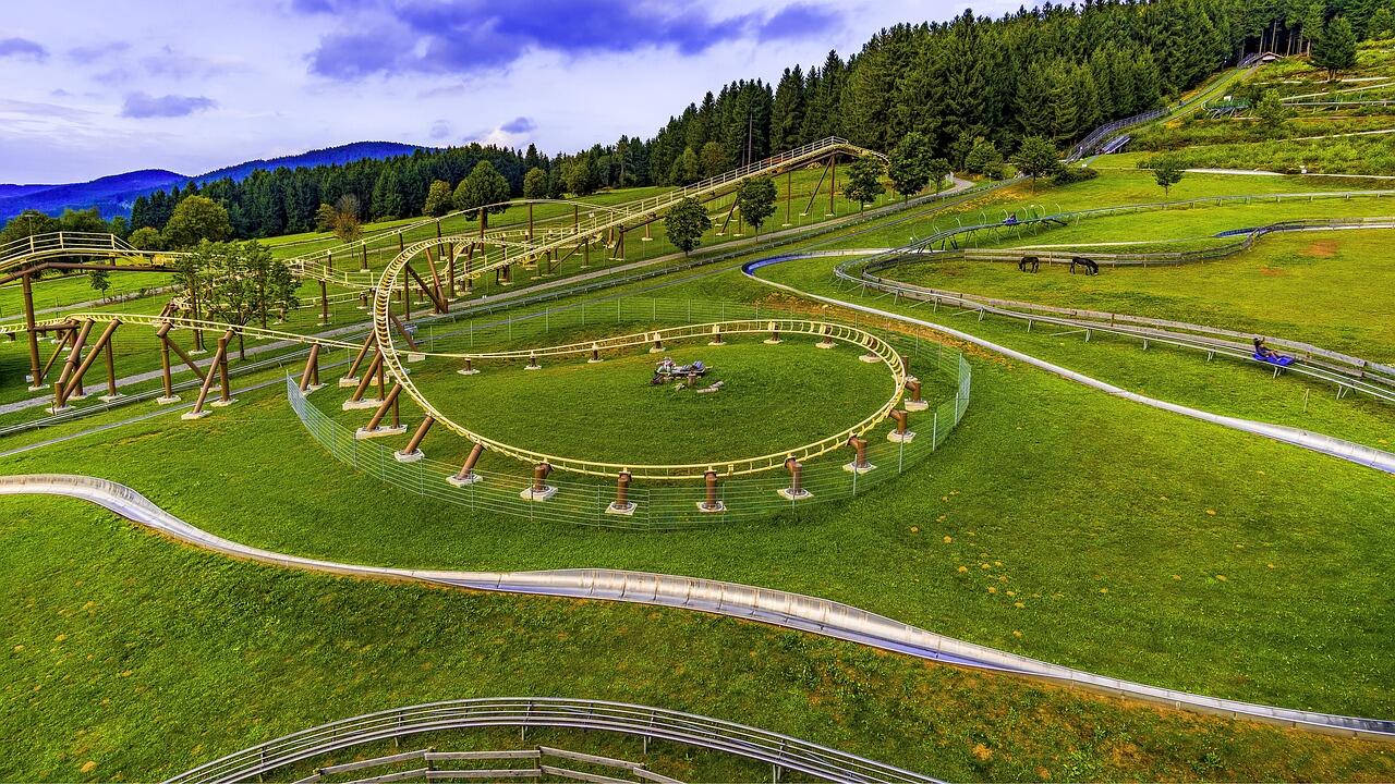 summer-toboggan-run-2723559_1280