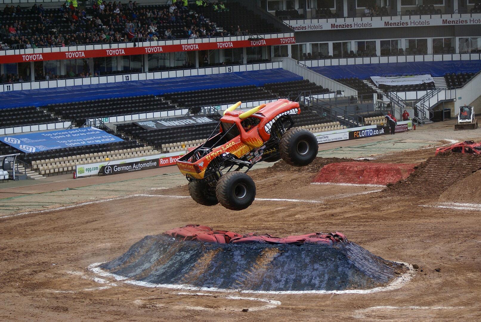 monster-truck-2736744_1920