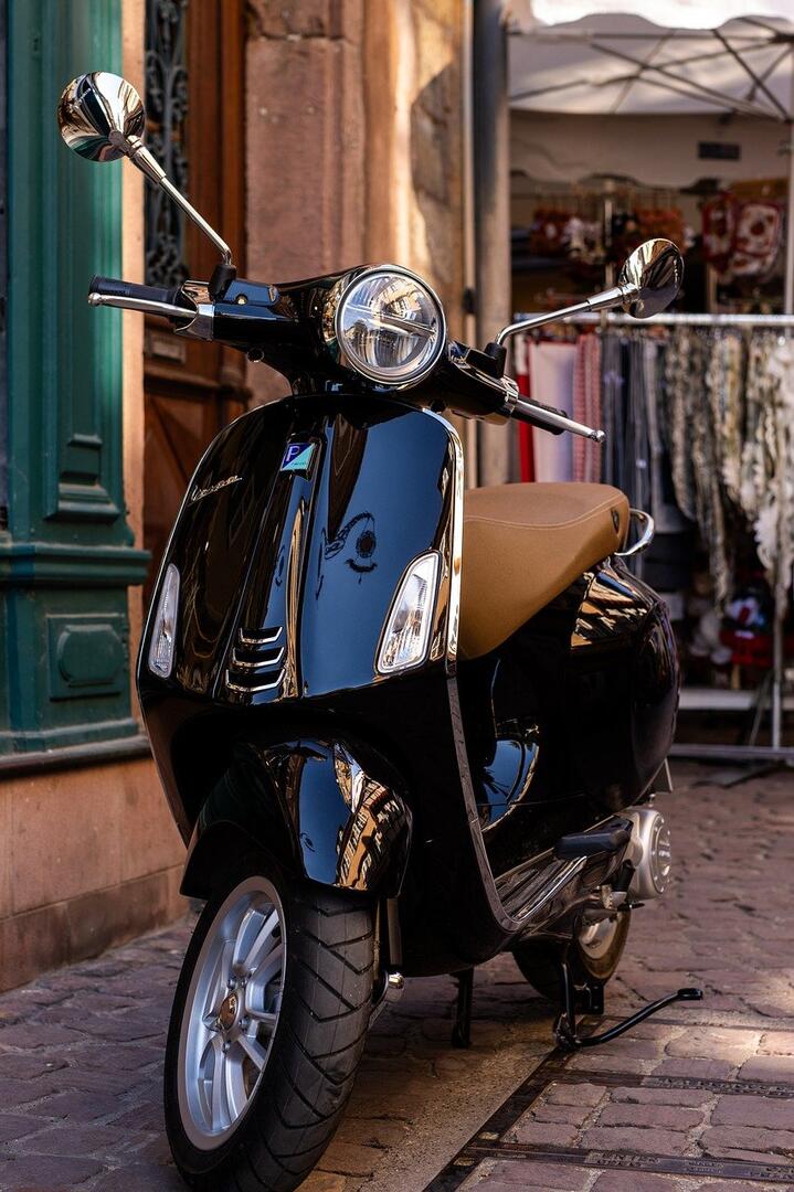 motorcycle-8192323_1280