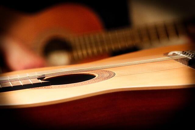 concert-guitar-3817990_640