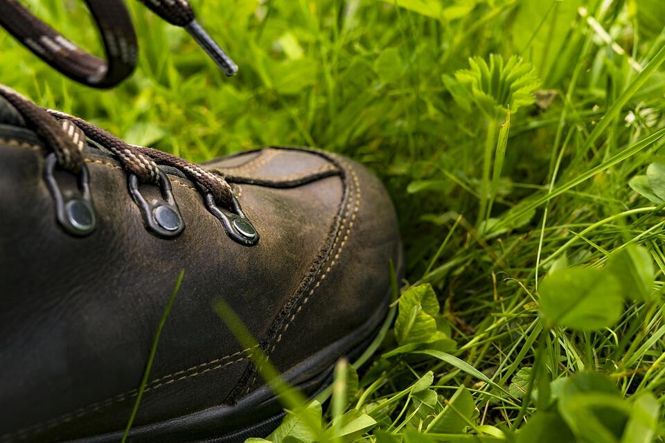 hiking-shoes-2415773_960_720