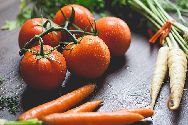 tomatoes-1867744_640