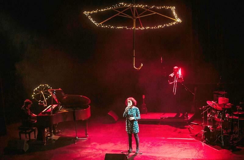 Virginie Capizzi - La Pluie Fait des Claquettes