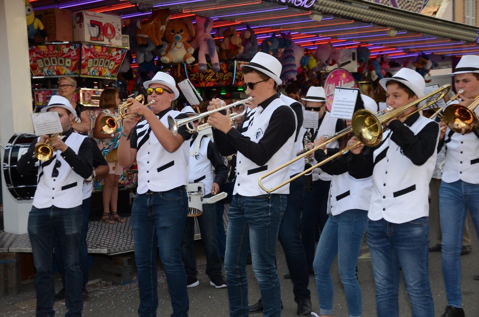 black and white brass band - Deambulation 1er juillet