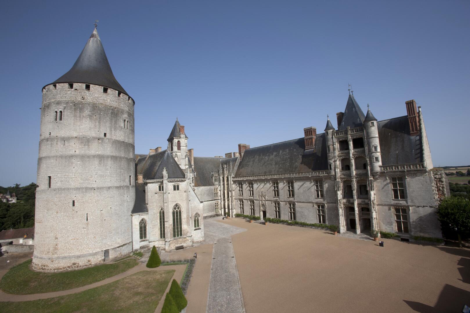 Chateau cour