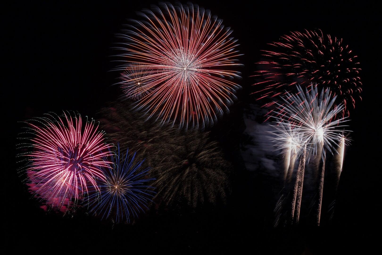 fireworks-g2e185b5b9_1920