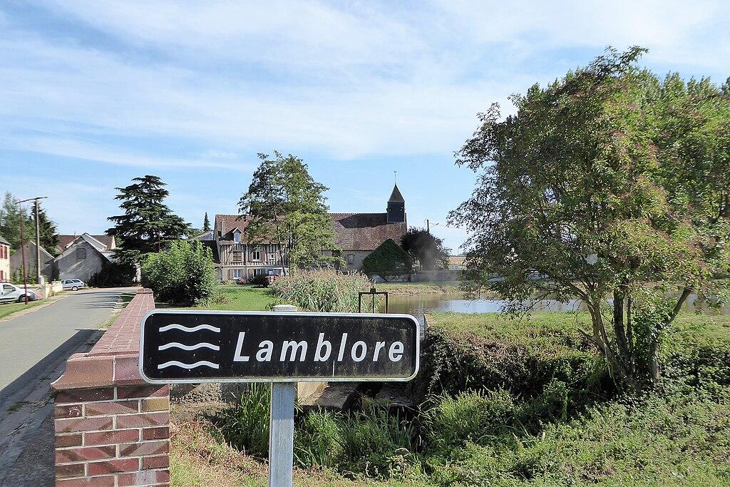 1024px-Lamblore_rivière_village_église_Saint-Martin_Eure-et-Loir_France