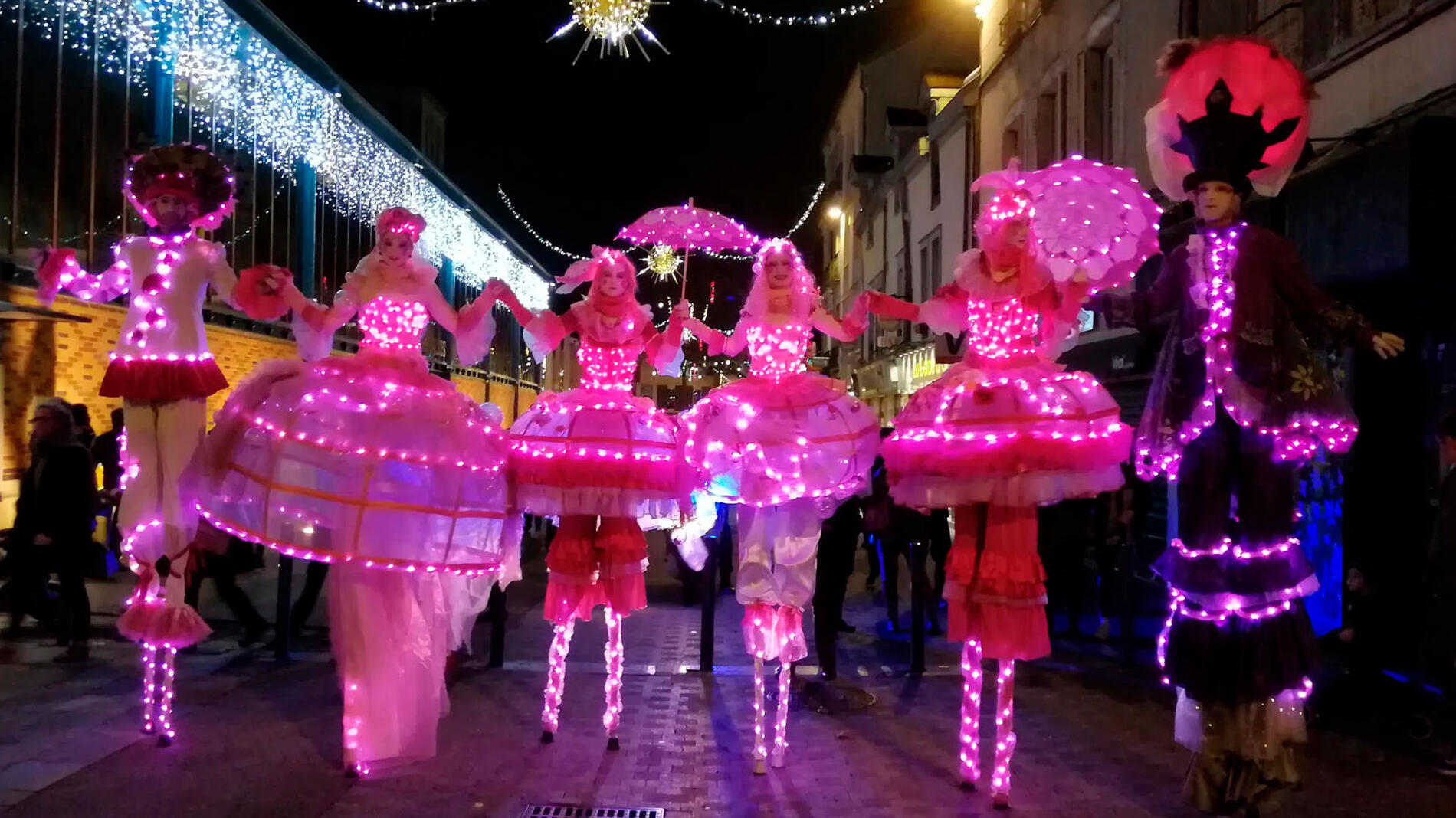12-18-bulles-echassiers-rose-lumineux-parade-noel-illuminations