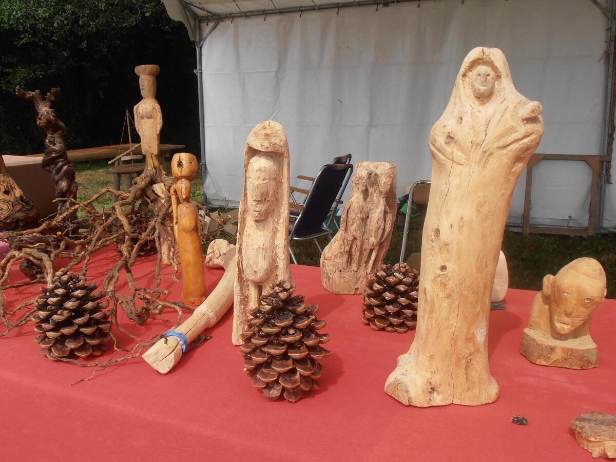 Sulpteur sur bois. Fête du Bois 2019 PLEDELIAC (17)