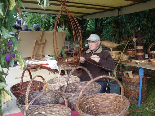 Yvon-Ganne-vannier.-La-Ferme-dAntan-500x375