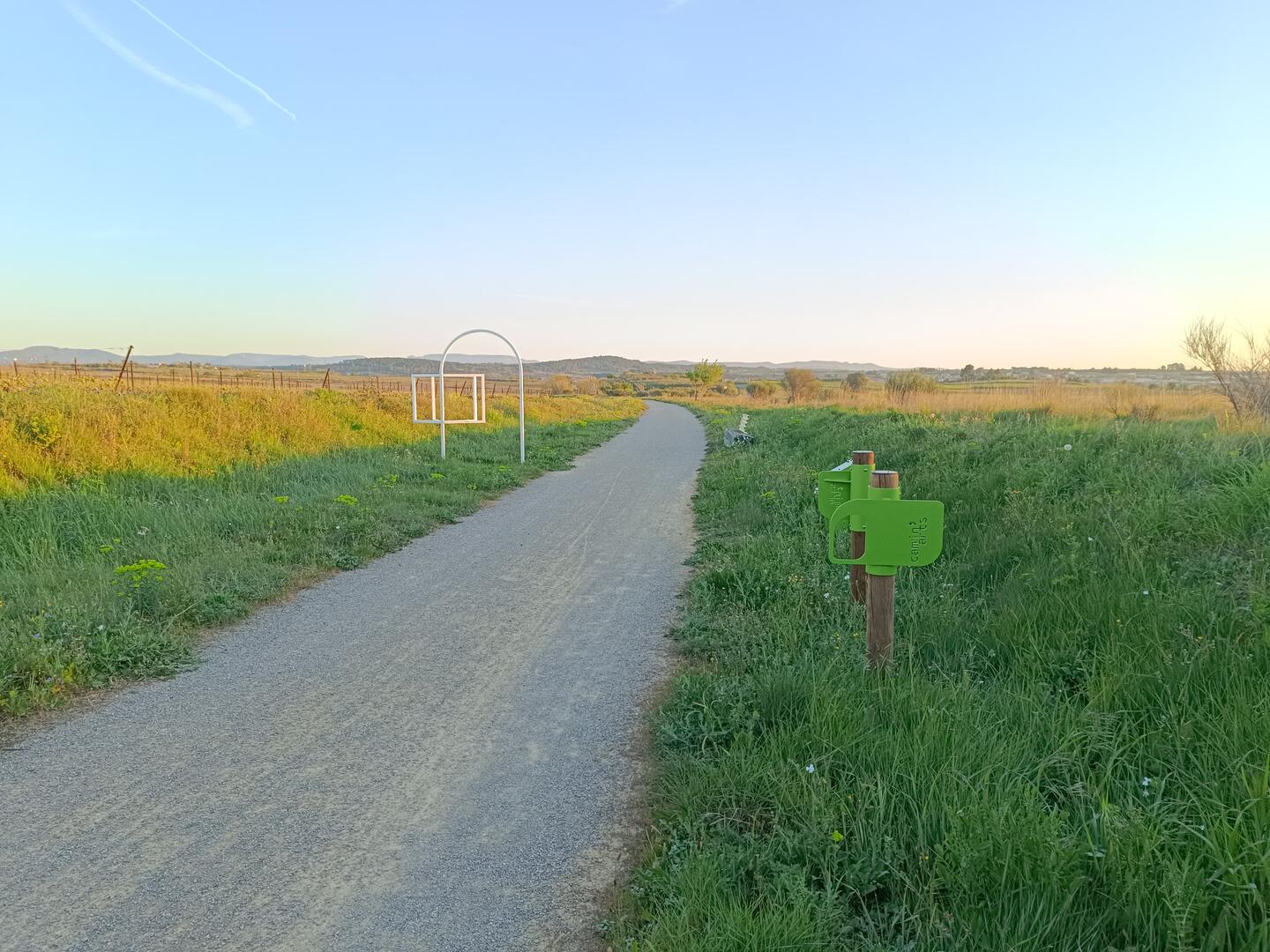 Appui vélo cadre_Voie verte Camin'Arts_Puisserguier oeuvre Traversée Arche